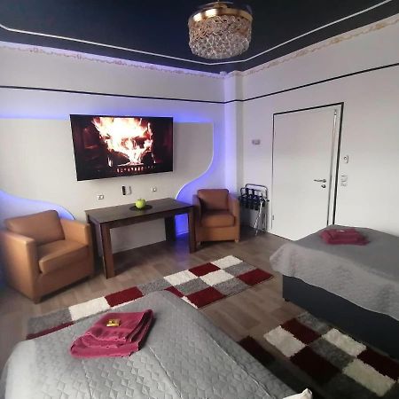 Best-Preis -Gold Suite- Mit Netflix, Self-Check-In, Ebike Ladestation, Fahrradraum, Wlan, Netflix Und Massagesessel - Direkt Am Elberadweg Im Herzen Von 비텐베르게 외부 사진